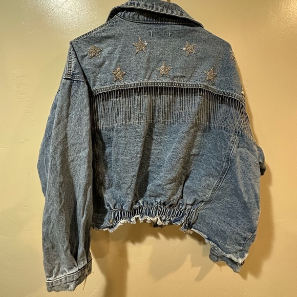 Curve Jean Jacket with Star Details on the back - Picture 6 of 9